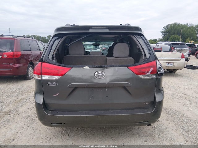 Toyota Sienna Le V6 8 Passenger