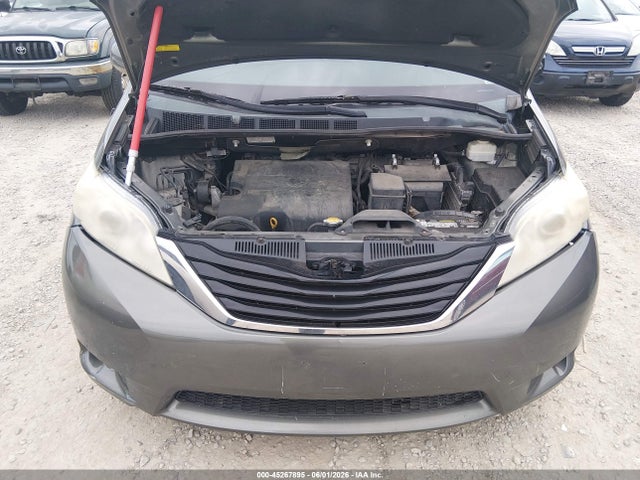 Toyota Sienna Le V6 8 Passenger