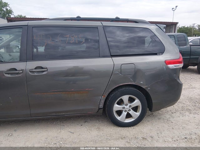 Toyota Sienna Le V6 8 Passenger