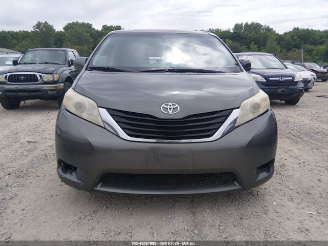 Toyota Sienna Le V6 8 Passenger
