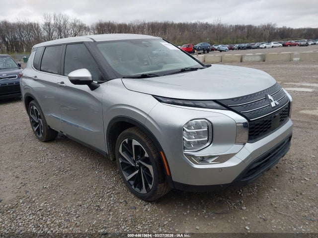 Salvage Mitsubishi Outlander Image