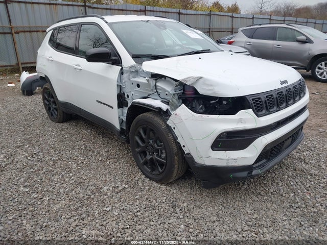 Salvage Jeep Compass Image