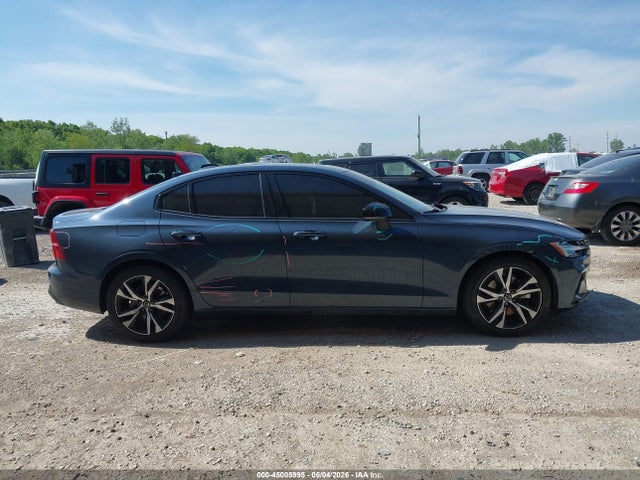 Volvo S60 B5 Core Dark Theme