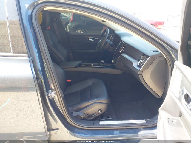 Volvo S60 B5 Core Dark Theme