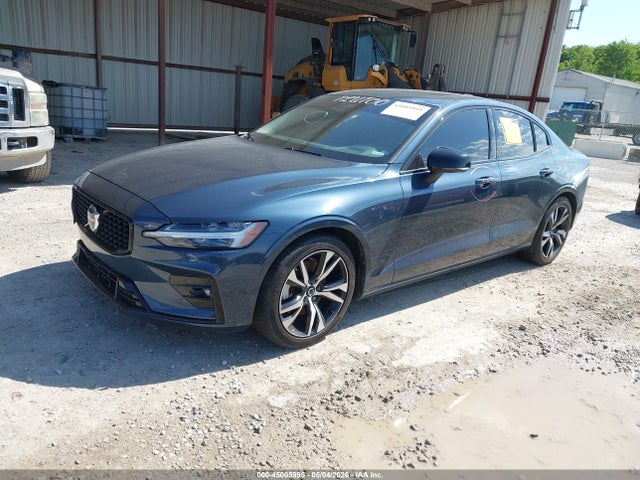 Volvo S60 B5 Core Dark Theme