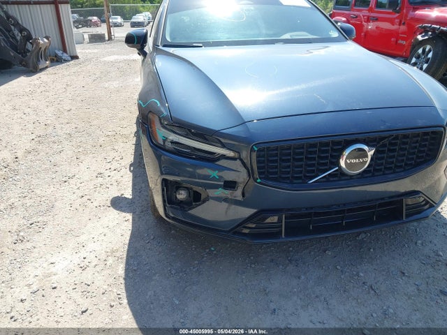 Volvo S60 B5 Core Dark Theme