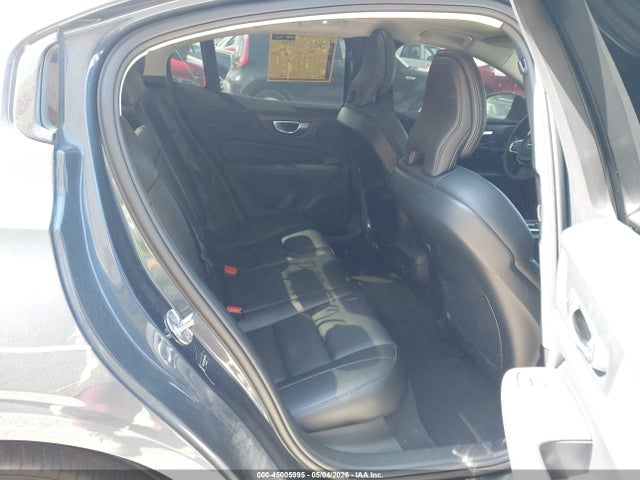Volvo S60 B5 Core Dark Theme