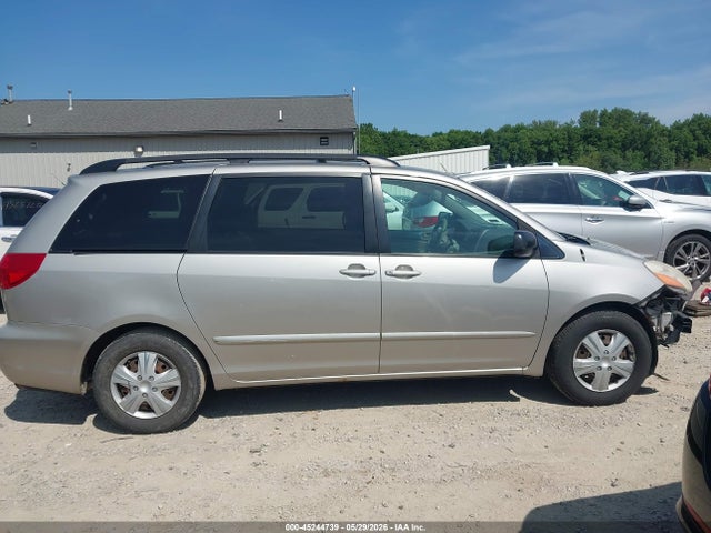 Toyota Sienna Le
