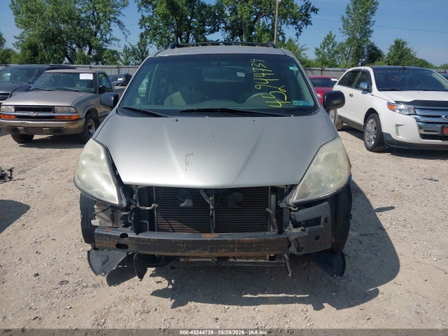 Toyota Sienna Le
