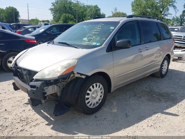 Toyota Sienna Le