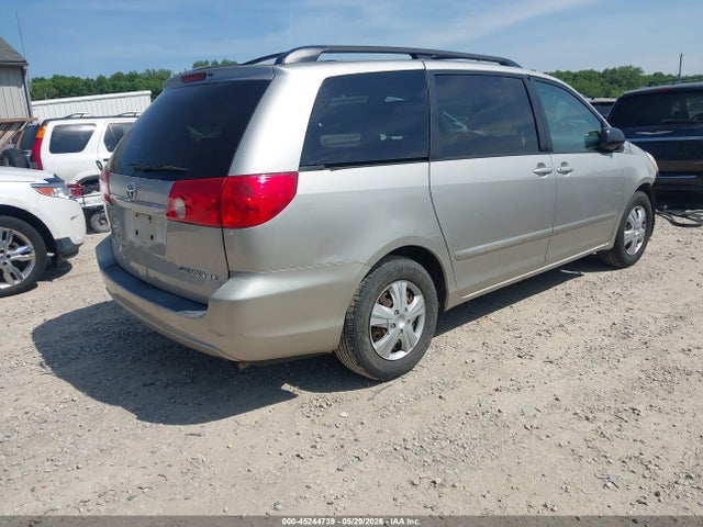 Toyota Sienna Le