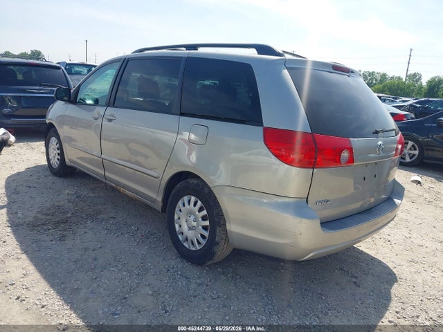 Toyota Sienna Le