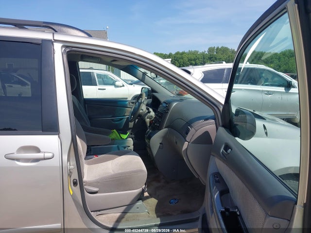 Toyota Sienna Le
