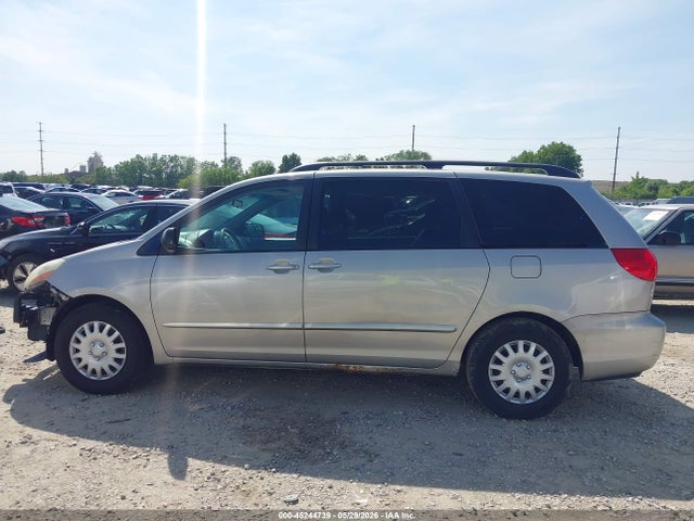 Toyota Sienna Le