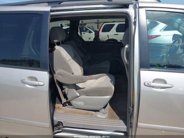 Toyota Sienna Le