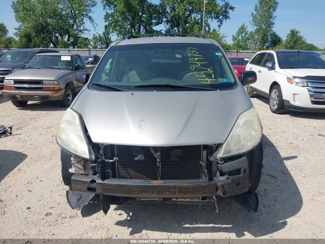 Toyota Sienna Le