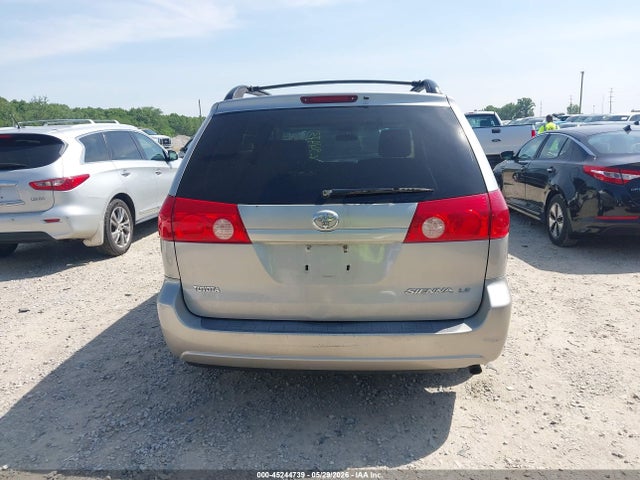 Toyota Sienna Le