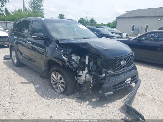 Salvage Kia Sorento Image