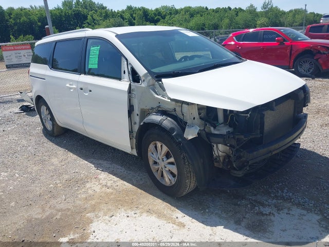 Salvage Kia Sedona Image