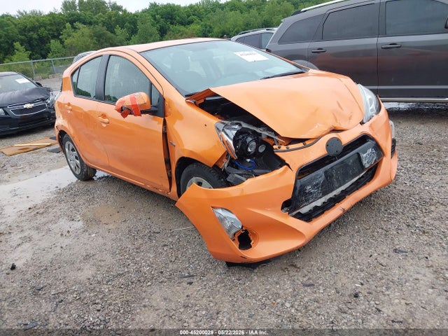 Salvage Toyota Prius c Image