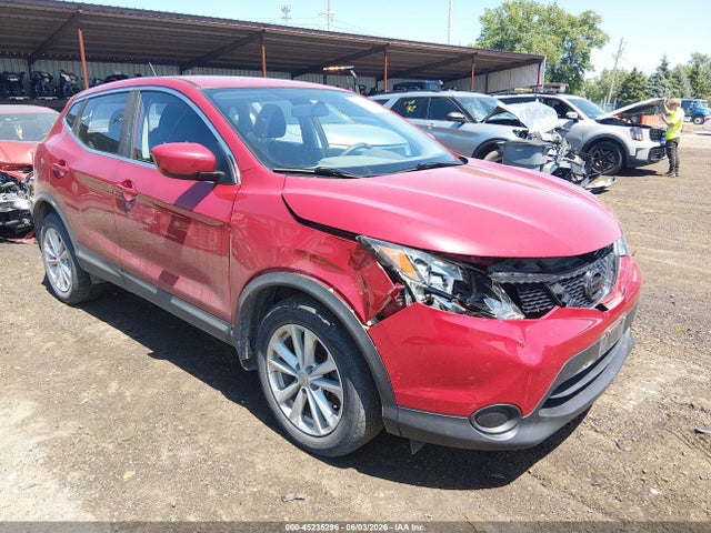Salvage Nissan Rogue Image