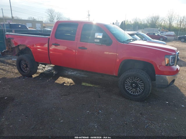 Salvage GMC Sierra 2500 Image