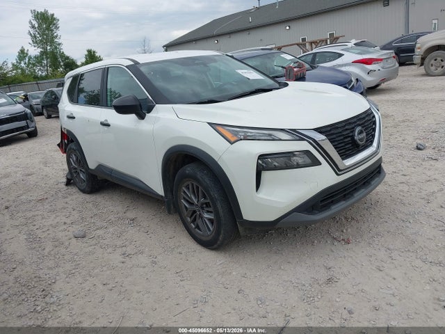 Salvage Nissan Rogue Image