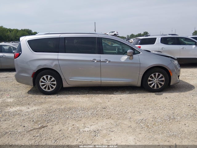 Chrysler Pacifica Touring L