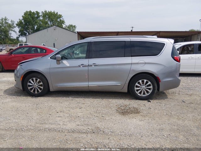 Chrysler Pacifica Touring L