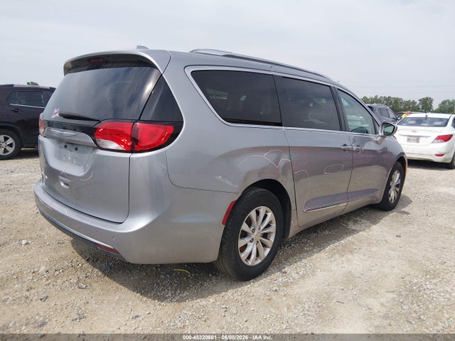 Chrysler Pacifica Touring L