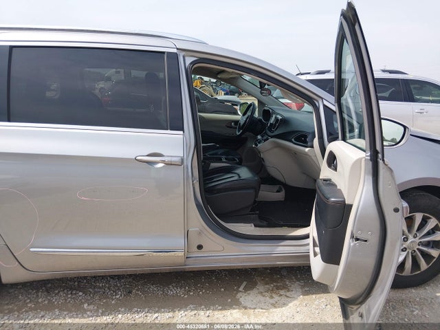 Chrysler Pacifica Touring L