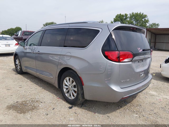 Chrysler Pacifica Touring L