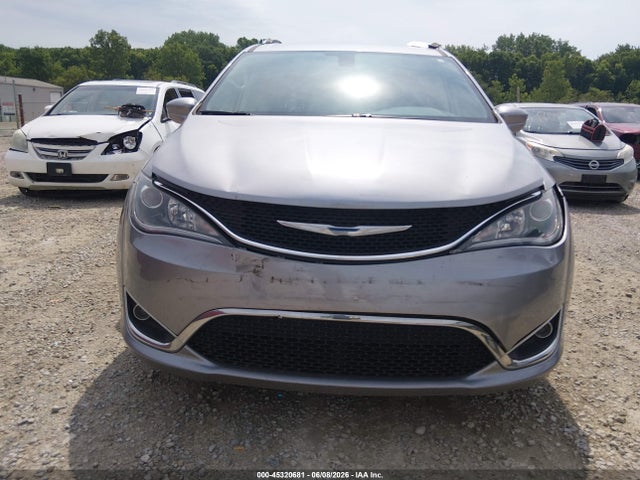 Chrysler Pacifica Touring L