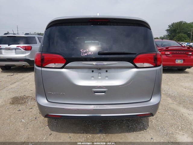 Chrysler Pacifica Touring L