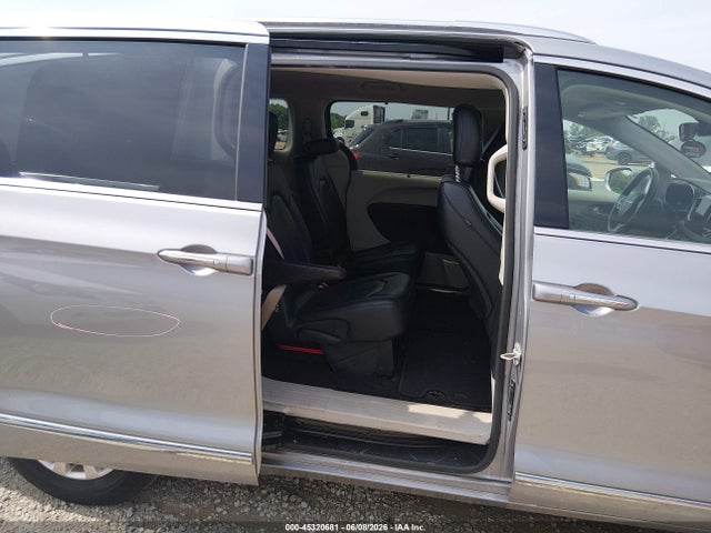 Chrysler Pacifica Touring L