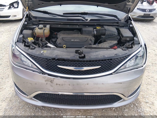 Chrysler Pacifica Touring L
