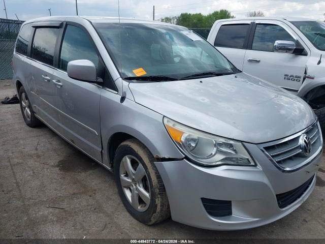 Salvage Volkswagen Routan Image