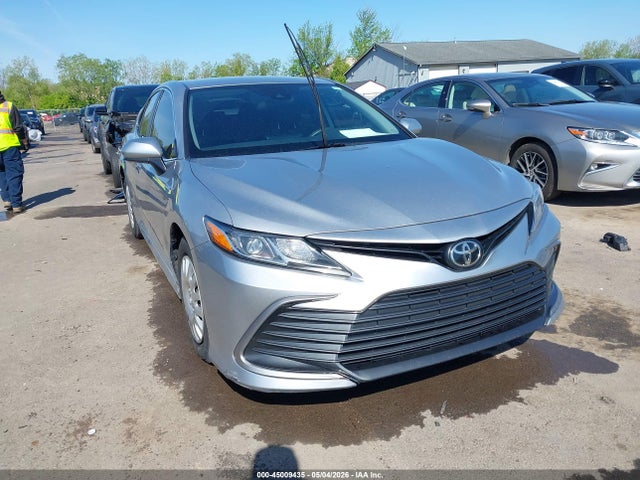 Salvage Toyota Camry Image