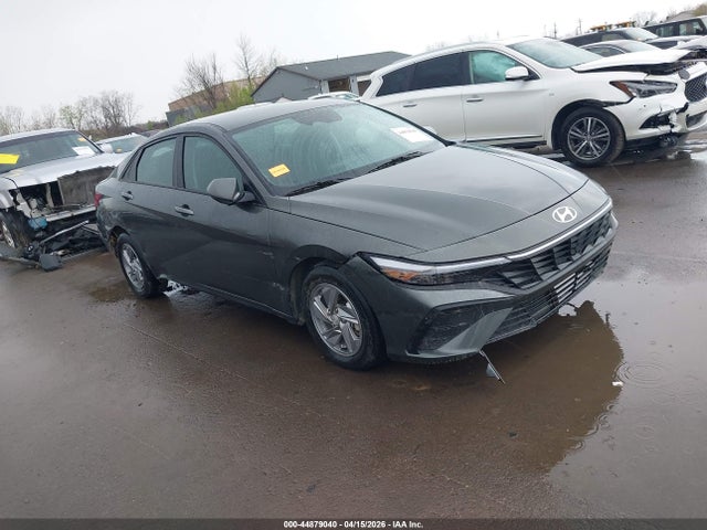 Salvage Hyundai ELANTRA Image