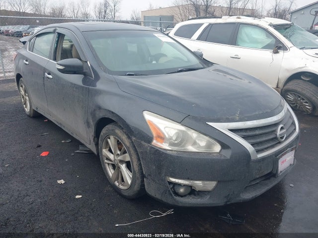 Salvage Nissan Altima Image