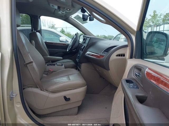 Chrysler Town & Country Touring-l