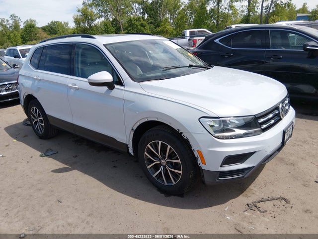 Salvage Volkswagen Tiguan Image