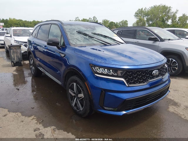 Salvage Kia Sorento Image