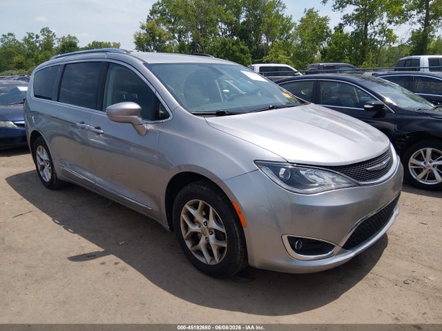 Salvage Chrysler Pacifica Image