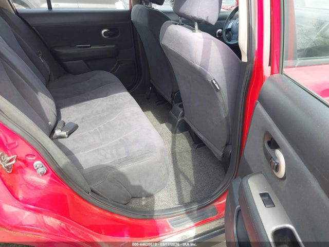 Nissan Versa 1.8s