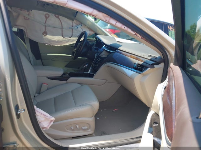 Cadillac XTS Luxury Collection