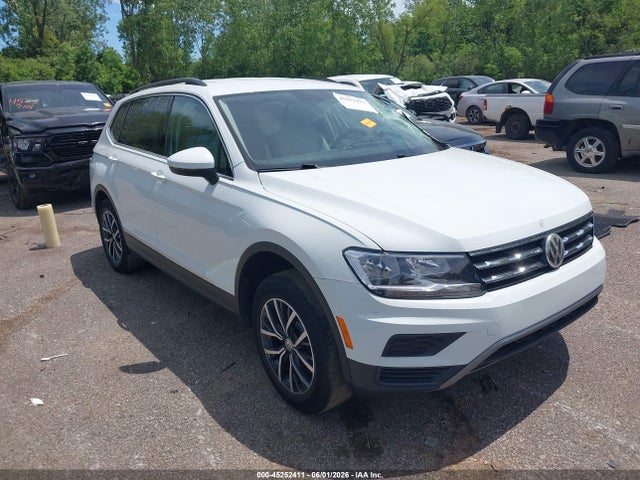 Salvage Volkswagen Tiguan Image