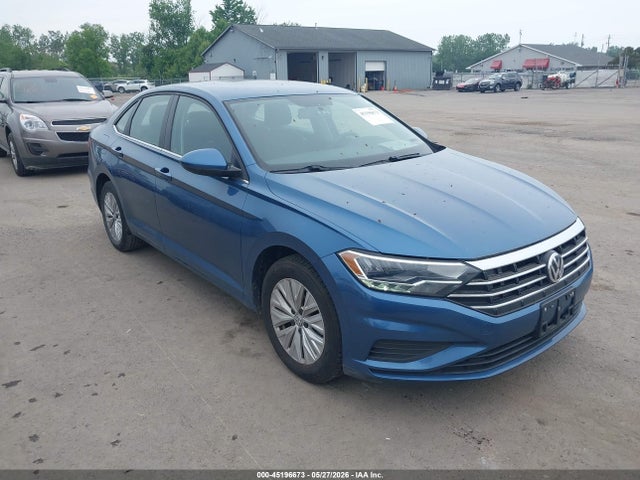 Salvage Volkswagen Jetta Image