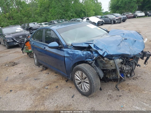 Salvage Volkswagen Jetta Image