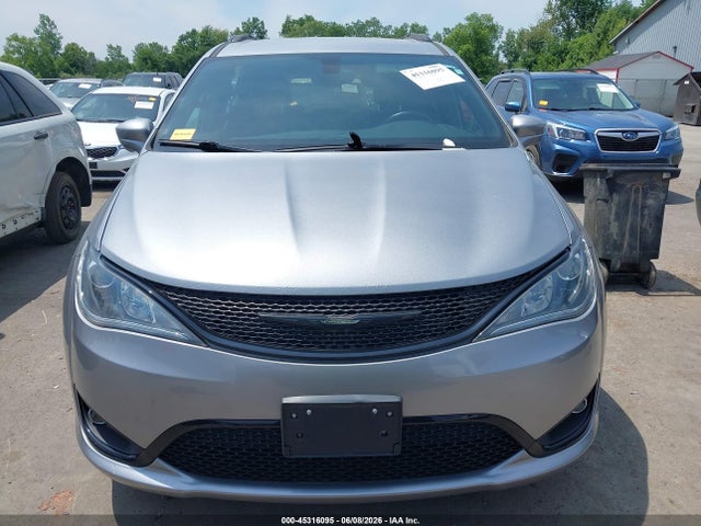 Chrysler Pacifica Touring L
